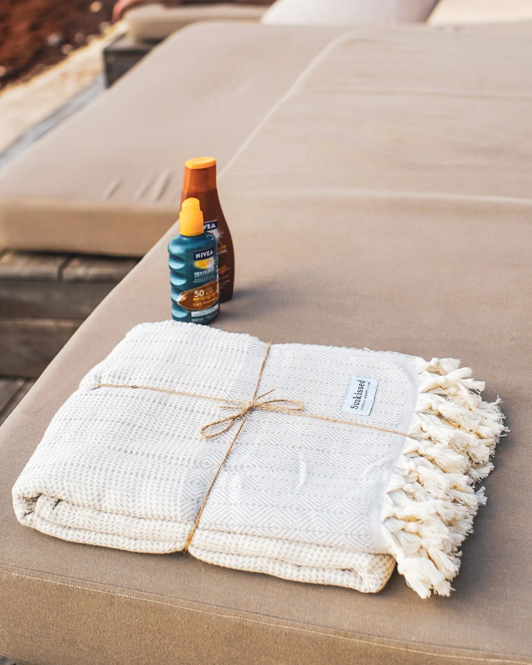 CAPE TOWN • SAND FREE CASA THROW