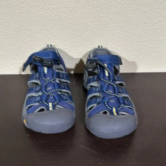 EUC Keen size 12 little kids sandals