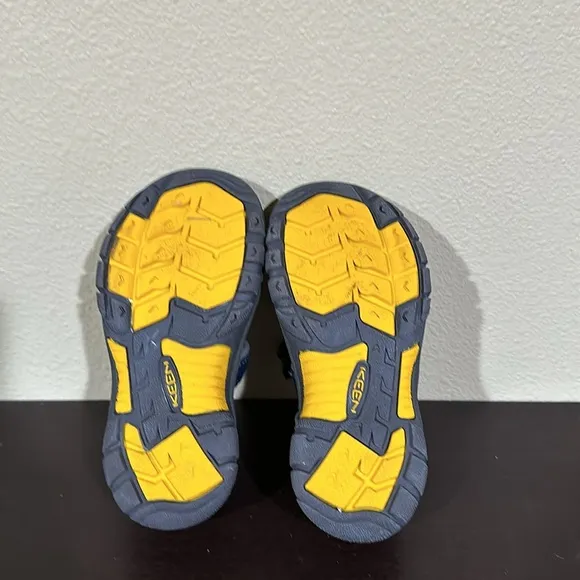 EUC Keen size 12 little kids sandals