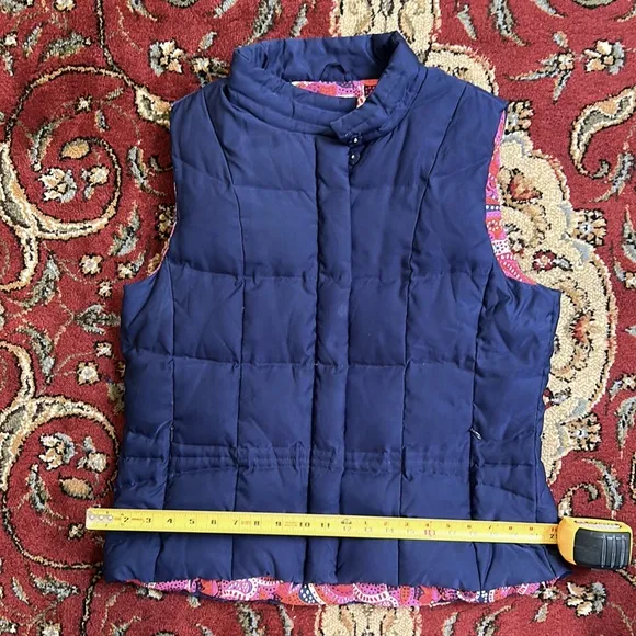 Lilly Pulitzer Reversible Puffer Vest in True Navy/Paisley - Size XL