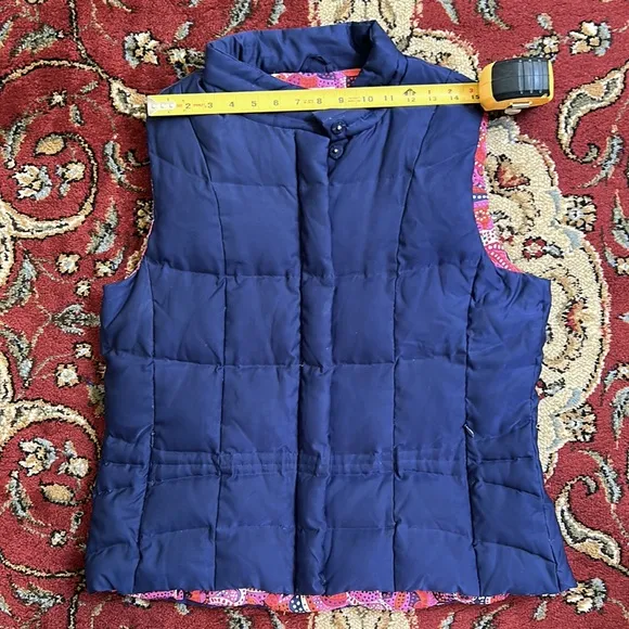 Lilly Pulitzer Reversible Puffer Vest in True Navy/Paisley - Size XL