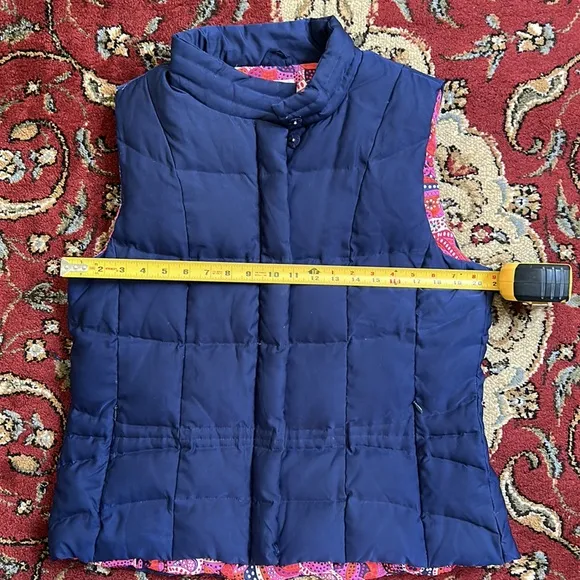 Lilly Pulitzer Reversible Puffer Vest in True Navy/Paisley - Size XL