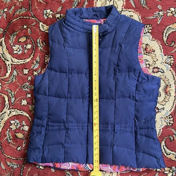 Lilly Pulitzer Reversible Puffer Vest in True Navy/Paisley - Size XL