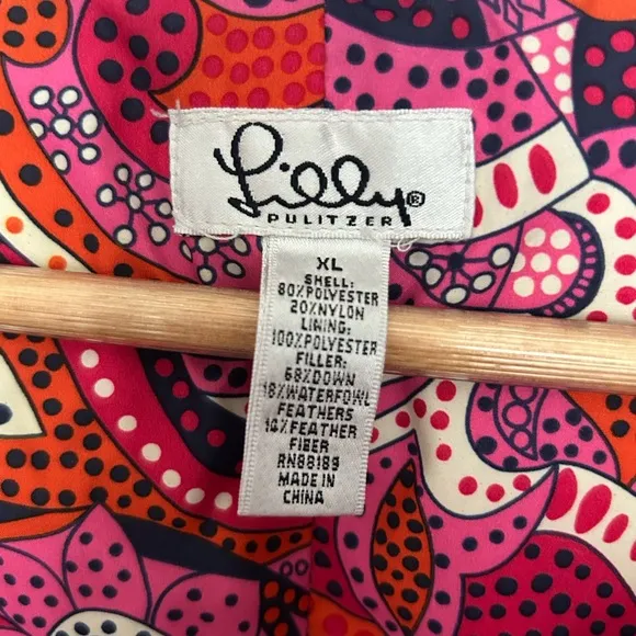 Lilly Pulitzer Reversible Puffer Vest in True Navy/Paisley - Size XL