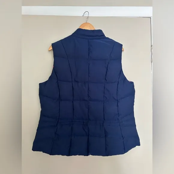 Lilly Pulitzer Reversible Puffer Vest in True Navy/Paisley - Size XL
