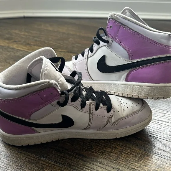 Nike Air Jordan 1 mid, size 3 youth