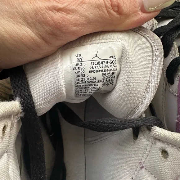 Nike Air Jordan 1 mid, size 3 youth