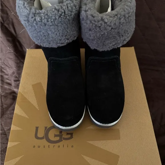 Ugg boots Callie black boots new in box in Big Girls size 5
