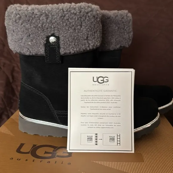 Ugg boots Callie black boots new in box in Big Girls size 5