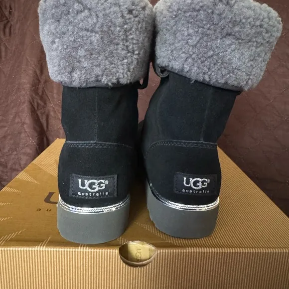 Ugg boots Callie black boots new in box in Big Girls size 5