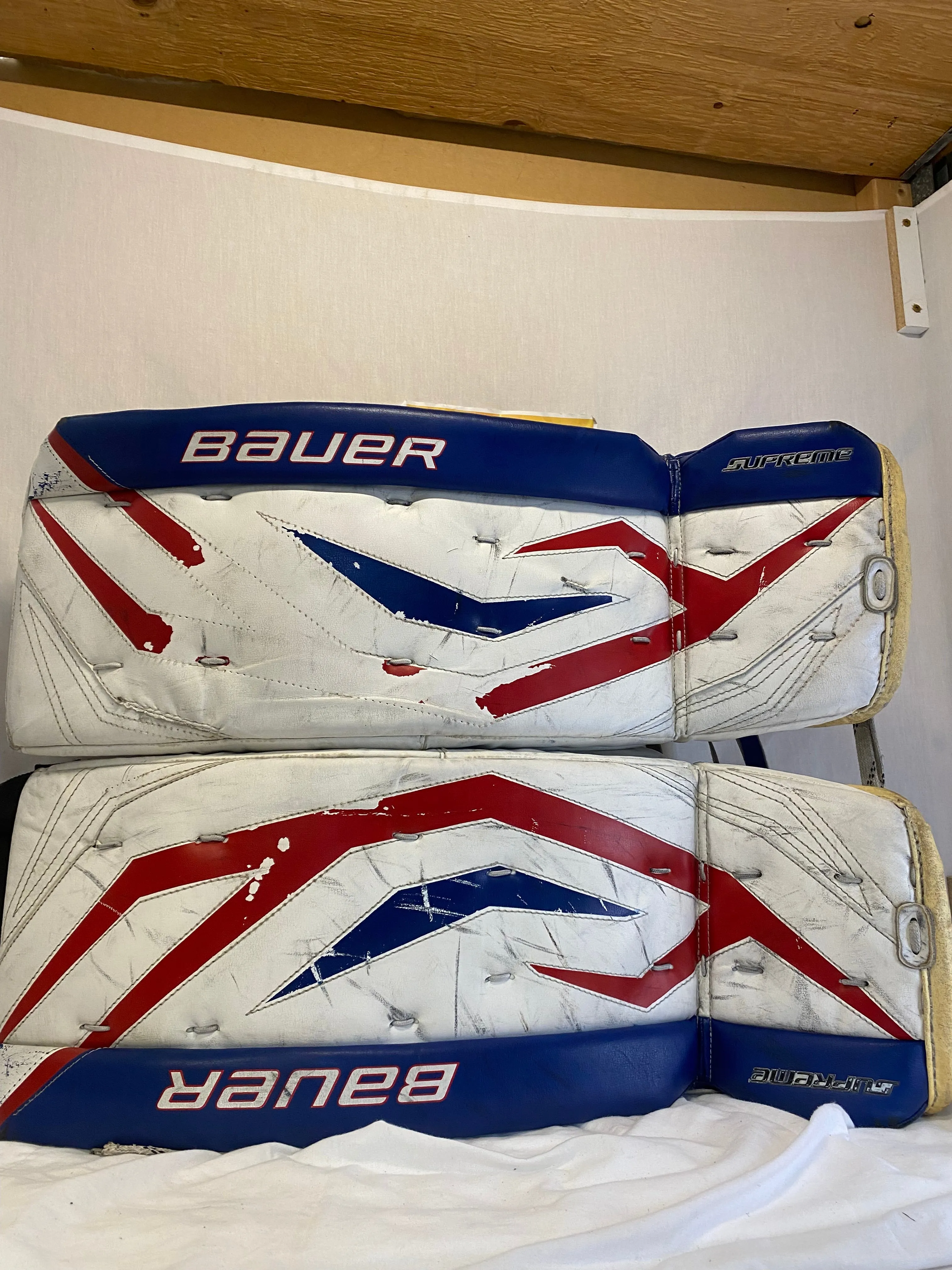 Used Bauer supreme one70 Size 28"   1" Red White Blue Ice Hockey Goalie Leg Pads