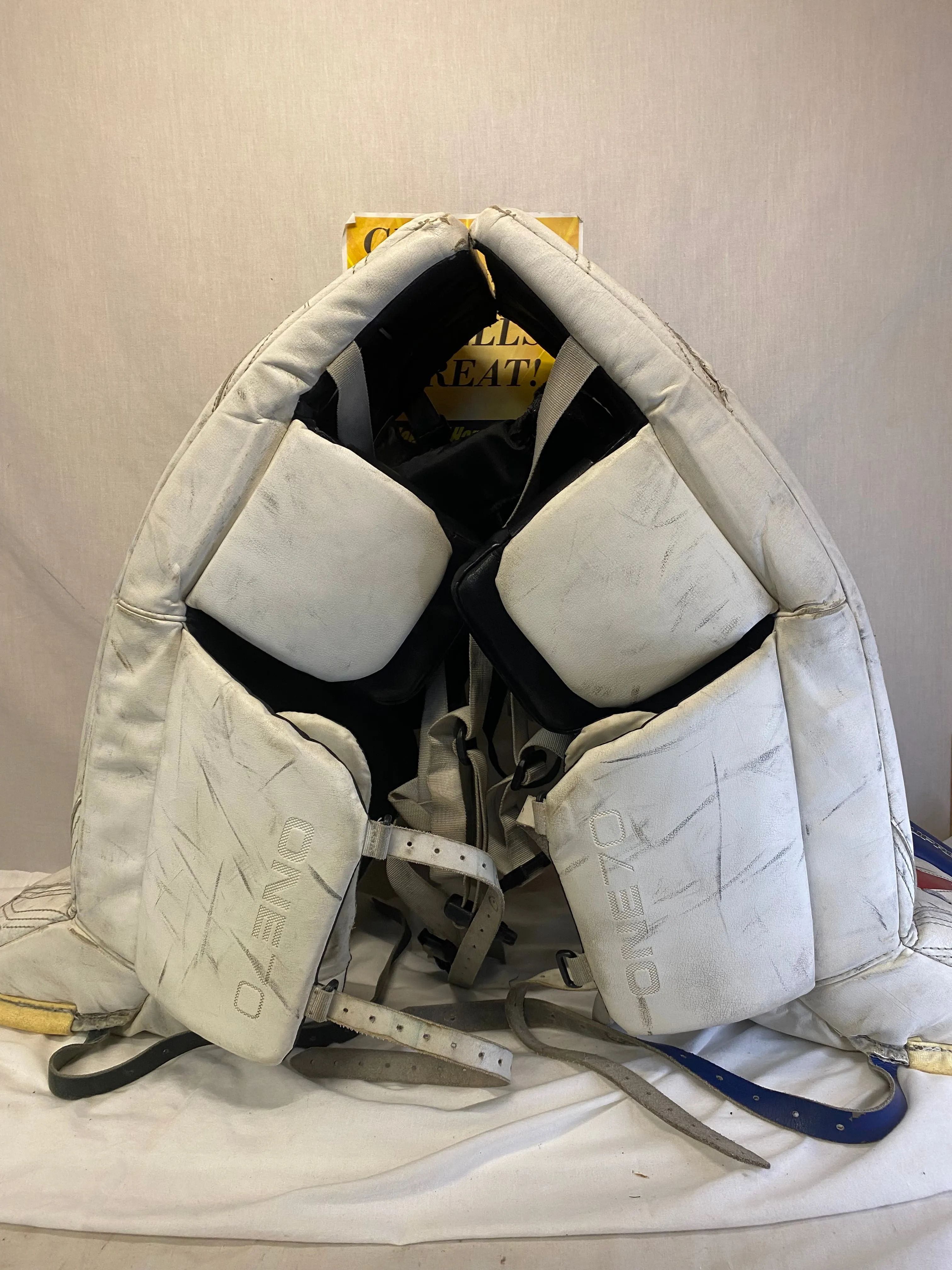 Used Bauer supreme one70 Size 28"   1" Red White Blue Ice Hockey Goalie Leg Pads